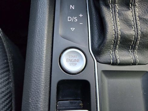 Used 2021 Volkswagen Atlas Cross Sport SE image 30