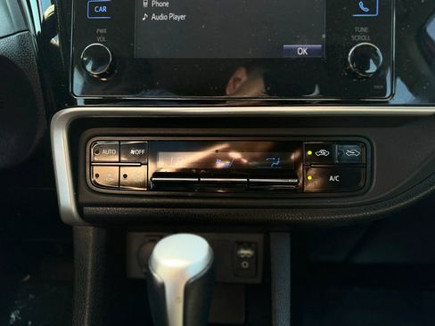 Used 2017 Toyota Corolla LE FWD image 18