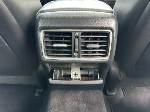 Used 2016 INFINITI Q50 Premium w/ Driver Assistance Package image 17