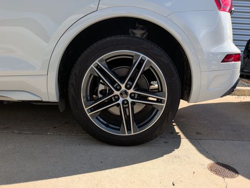 Certified 2024 Audi Q5 e Premium Plus w/ Premium Plus Package AWD/4WD image 12