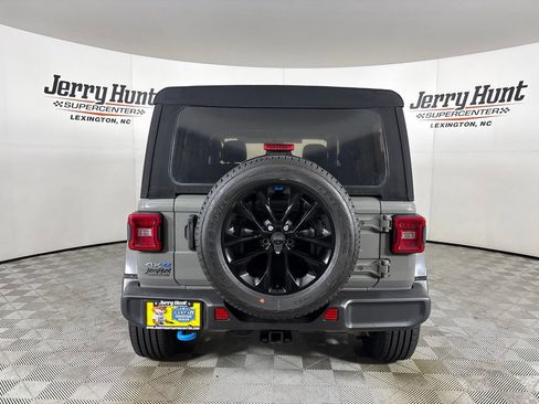 Used 2023 Jeep Wrangler Unlimited Sahara w/ Cold Weather Group AWD/4WD image 5