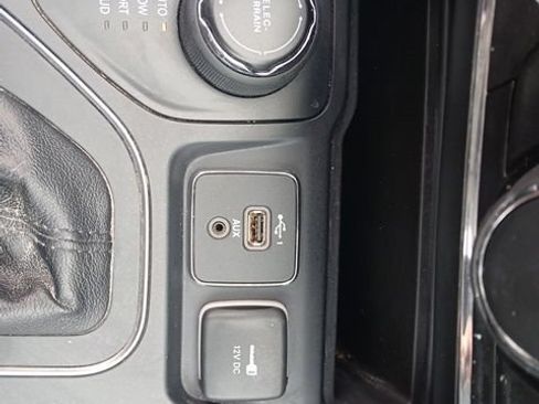 Used 2020 Jeep Cherokee Latitude Plus w/ Cold Weather Group AWD/4WD image 23