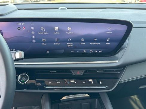 Used 2025 Buick Envision Preferred image 19