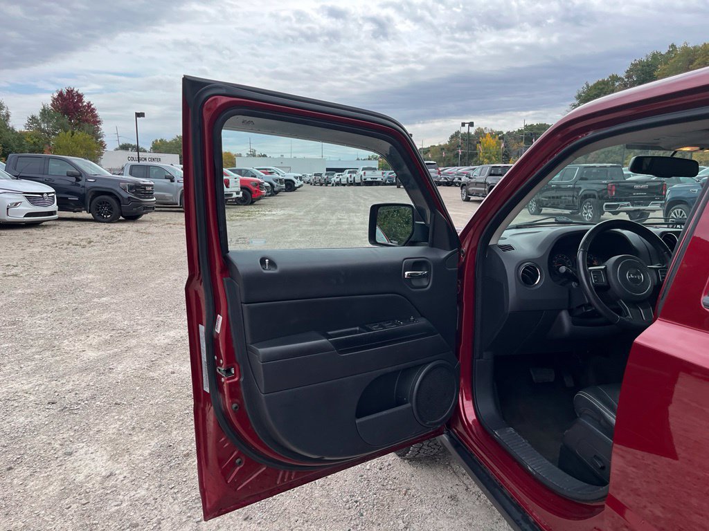 Used 2017 Jeep Patriot High Altitude AWD/4WD image 14