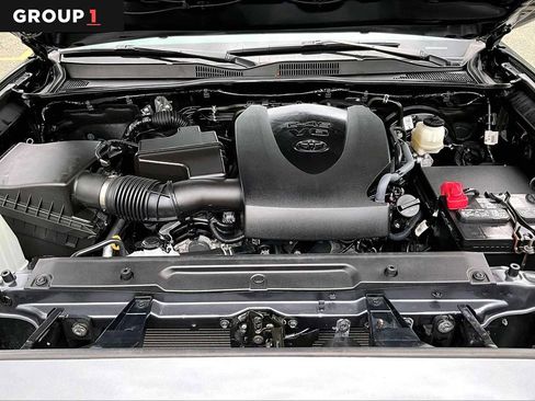 Certified 2022 Toyota Tacoma SR5 AWD/4WD image 32