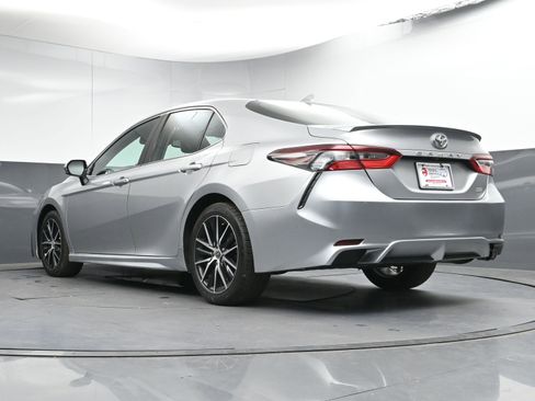 Used 2021 Toyota Camry SE image 27