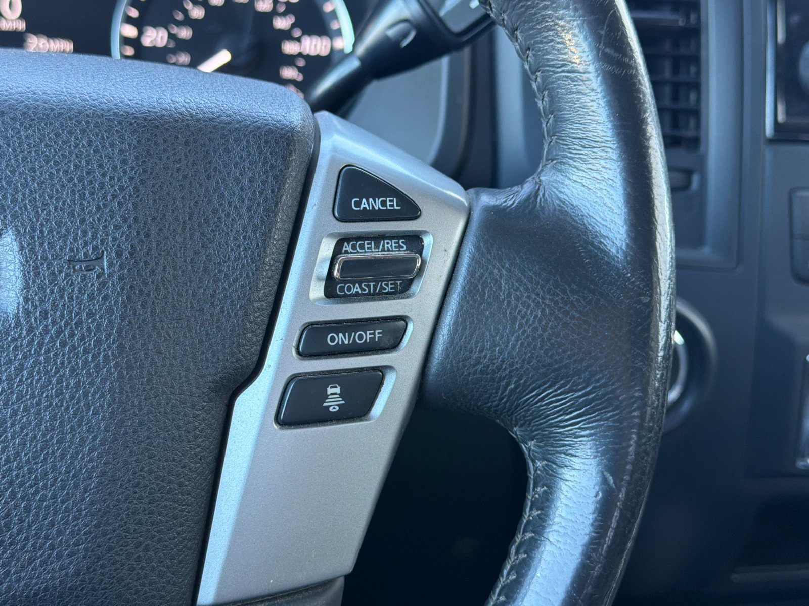 Used 2024 Nissan Titan SV w/ SV Convenience Package RWD image 27