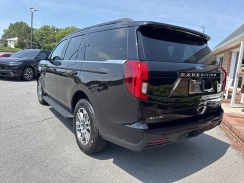 Used 2025 Ford Expedition Active AWD/4WD image 11