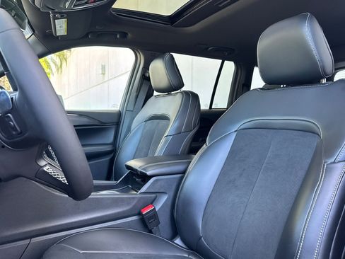 Used 2025 Jeep Grand Cherokee Altitude RWD image 22