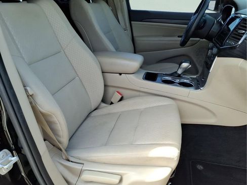 Used 2022 Jeep Grand Cherokee Laredo E image 12