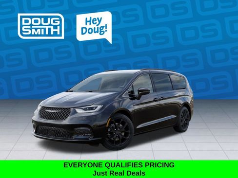 New 2026 Chrysler Pacifica Select image 1
