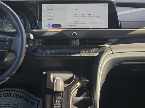 Used 2025 Toyota Crown Limited image 19