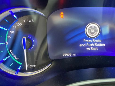 Used 2023 Chrysler Pacifica Touring-L FWD image 5