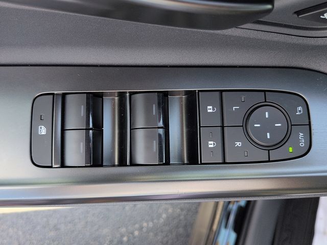 Used 2026 Toyota C-HR AWD/4WD image 17