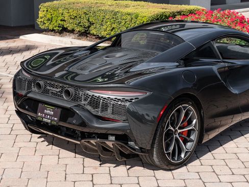 Used 2025 McLaren Artura image 3