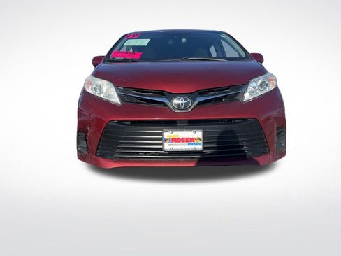 Used 2019 Toyota Sienna LE image 2