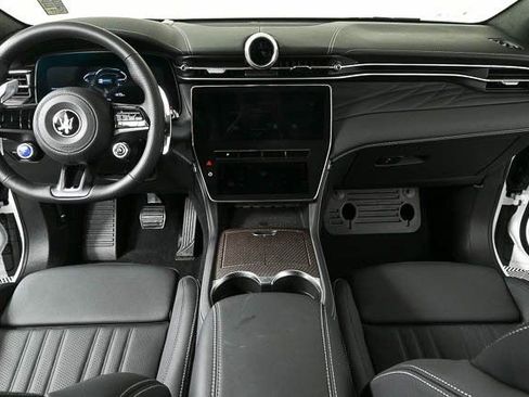 New 2025 Maserati Grecale Folgore image 19