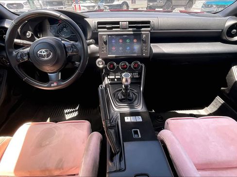 Used 2025 Toyota GR86 w/ ALL Weather Mat Package (TMS) RWD image 10