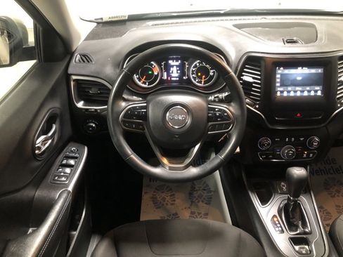 Used 2019 Jeep Cherokee Latitude w/ Cold Weather Group image 28