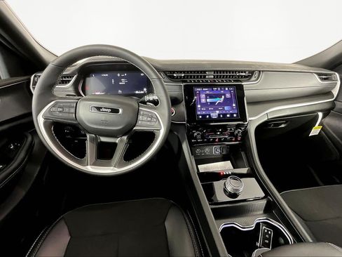 New 2025 Jeep Grand Cherokee L Altitude AWD/4WD image 10