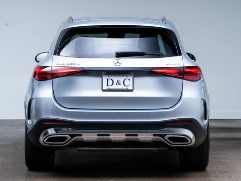 Used 2025 Mercedes-Benz GLC 350e 4MATIC w/ AMG Line image 5