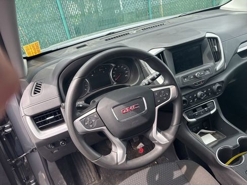 Used 2023 GMC Terrain SLE w/ Driver Convenience Package image 9