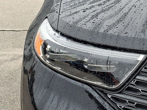 Used 2024 Ford Explorer XLT w/ Equipment Group 202A image 9