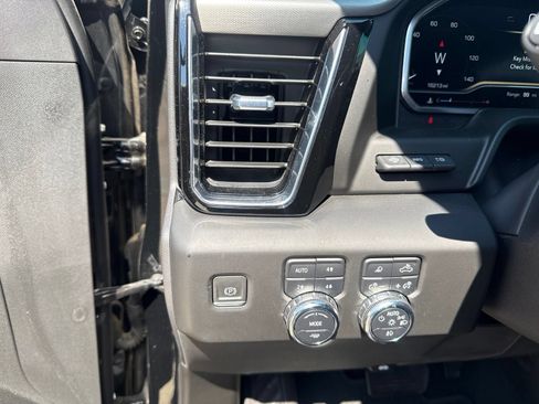 Used 2023 GMC Sierra 1500 Denali w/ Denali Reserve Package AWD/4WD image 18