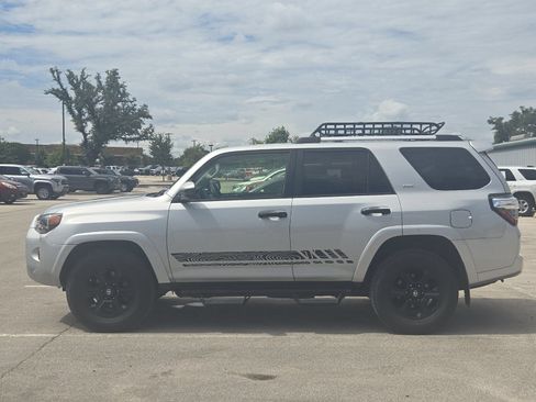 Used 2022 Toyota 4Runner SR5 RWD image 2