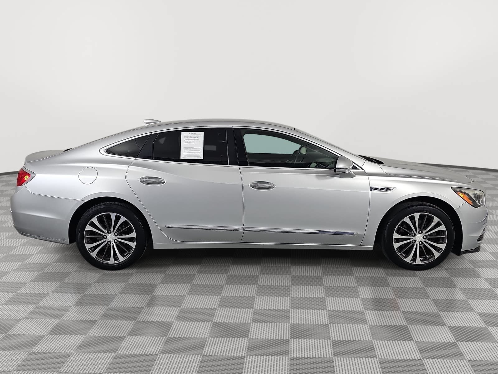Used 2017 Buick LaCrosse Essence FWD image 9