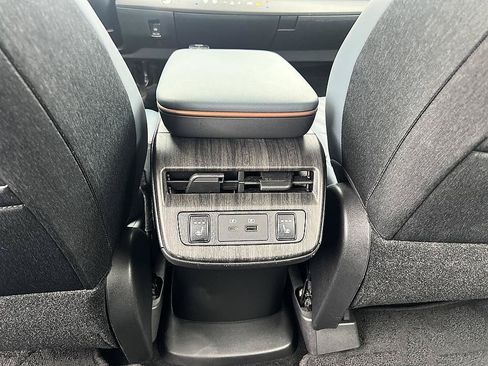 Used 2024 Nissan Ariya AWD image 30