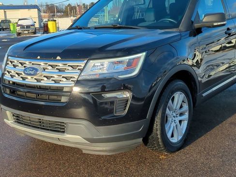 Used 2019 Ford Explorer XLT w/ Equipment Group 201A image 3