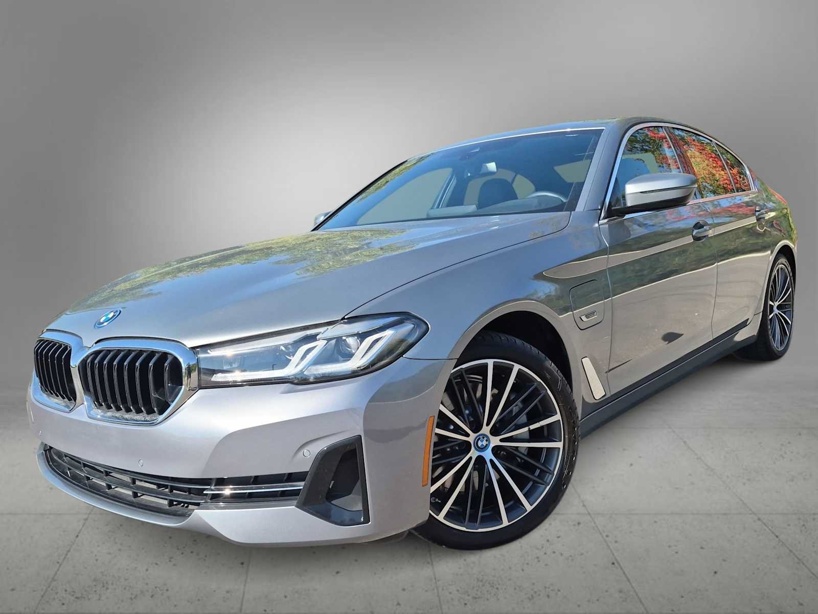 Used 2023 BMW 530e xDrive w/ Convenience Package AWD/4WD image 1