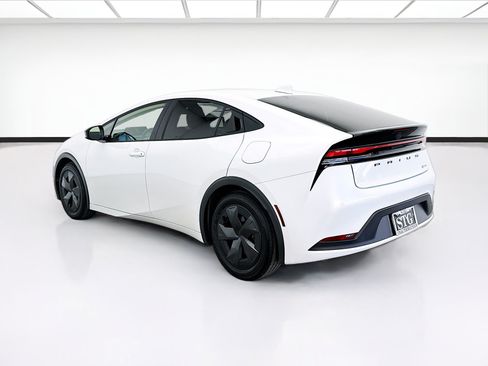 Used 2024 Toyota Prius LE FWD image 6