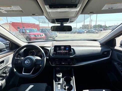 Certified 2023 Nissan Rogue SV image 32