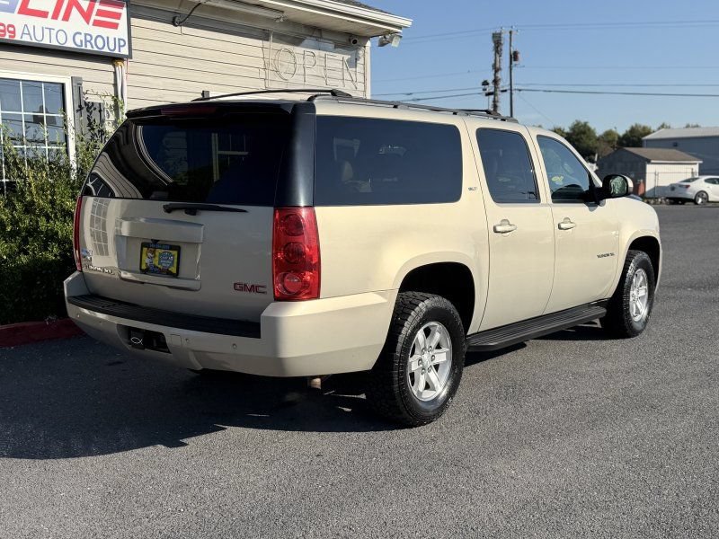 Used 2011 GMC Yukon XL SLT w/ SLT-2 Equipment Package AWD/4WD image 5