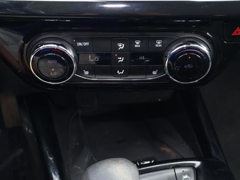 Used 2025 Chevrolet Trax ACTIV w/ Sunroof Package image 24