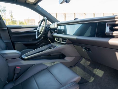 Certified 2025 Porsche Macan 4 Electric AWD/4WD image 26