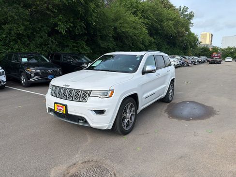 Used 2019 Jeep Grand Cherokee Overland AWD/4WD image 4