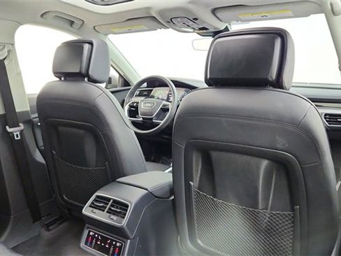 Used 2024 Audi Q8 e-tron Premium image 26