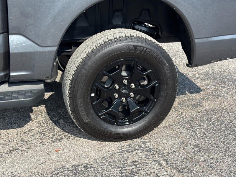 Used 2025 Ford F150 Lightning XLT AWD/4WD image 11