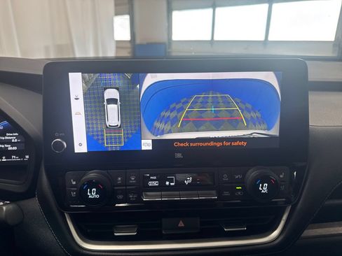 Used 2024 Toyota Grand Highlander AWD image 24