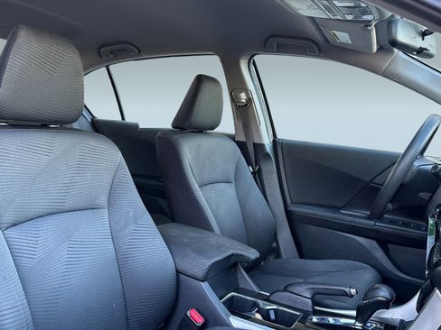 Used 2017 Honda Accord LX image 30