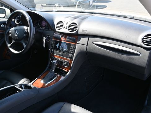 Used 2009 Mercedes-Benz CLK 550 Coupe image 29