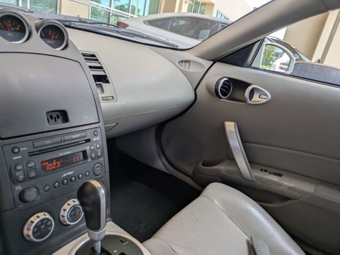 Used 2006 Nissan 350Z Touring RWD image 13