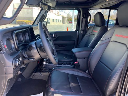 Used 2025 Jeep Wrangler Unlimited Rubicon w/ Steel Bumper Group image 12