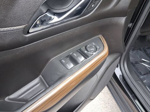 Used 2021 GMC Acadia SLE FWD image 16