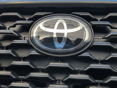 Used 2024 Toyota Corolla Cross LE image 12