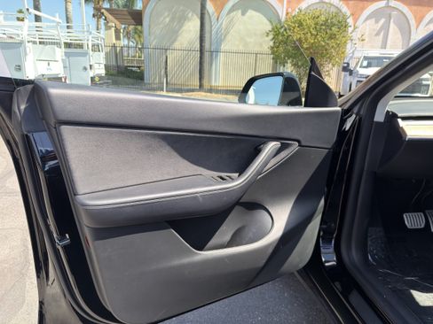 Used 2022 Tesla Model Y Performance AWD/4WD image 23