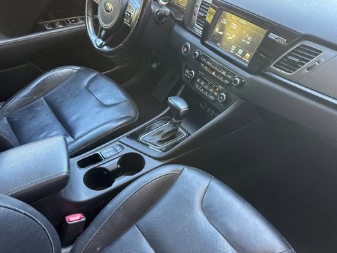 Used 2017 Kia Niro Touring FWD image 19